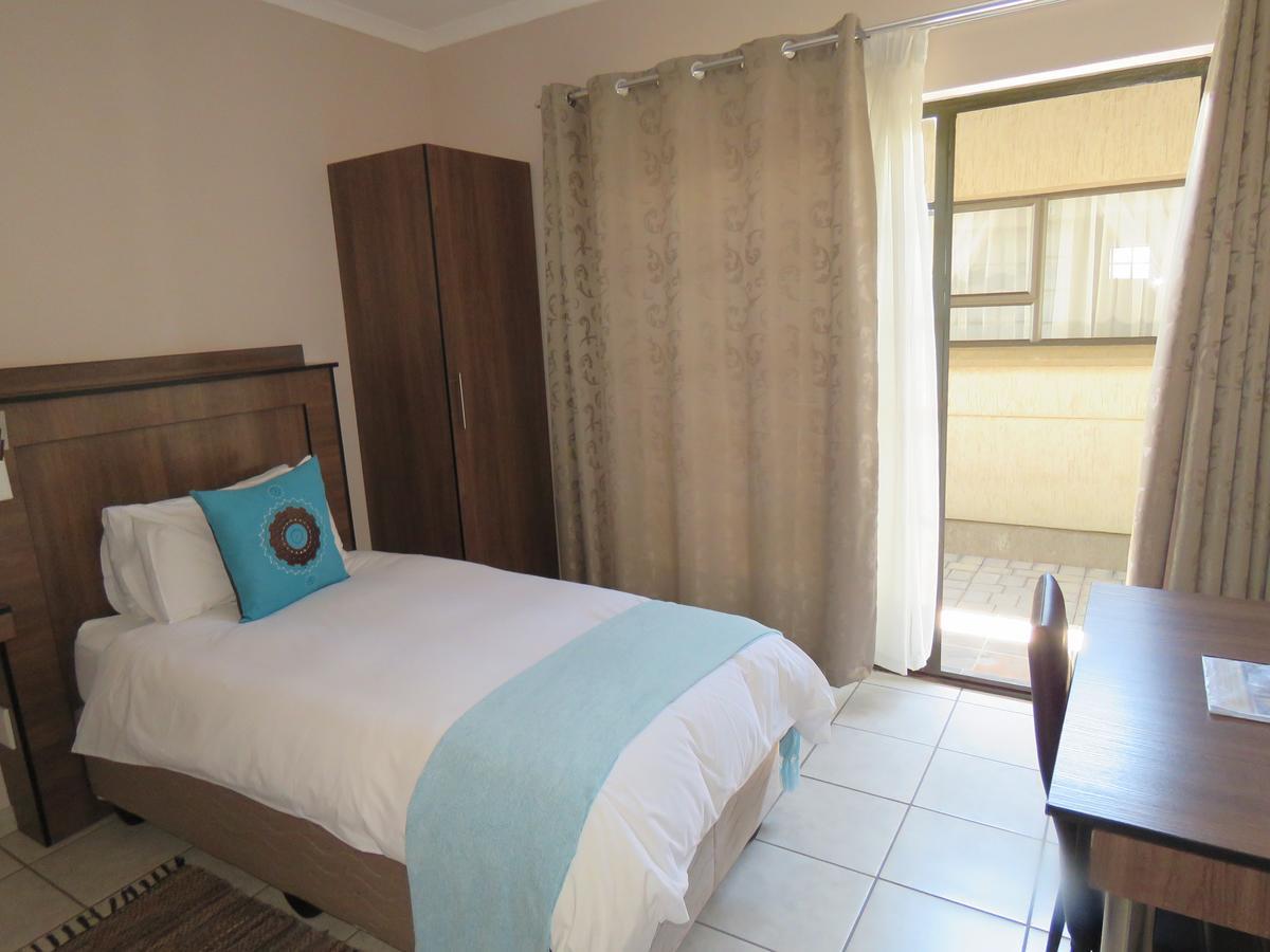 Andante Guesthouse Klerksdorp Εξωτερικό φωτογραφία