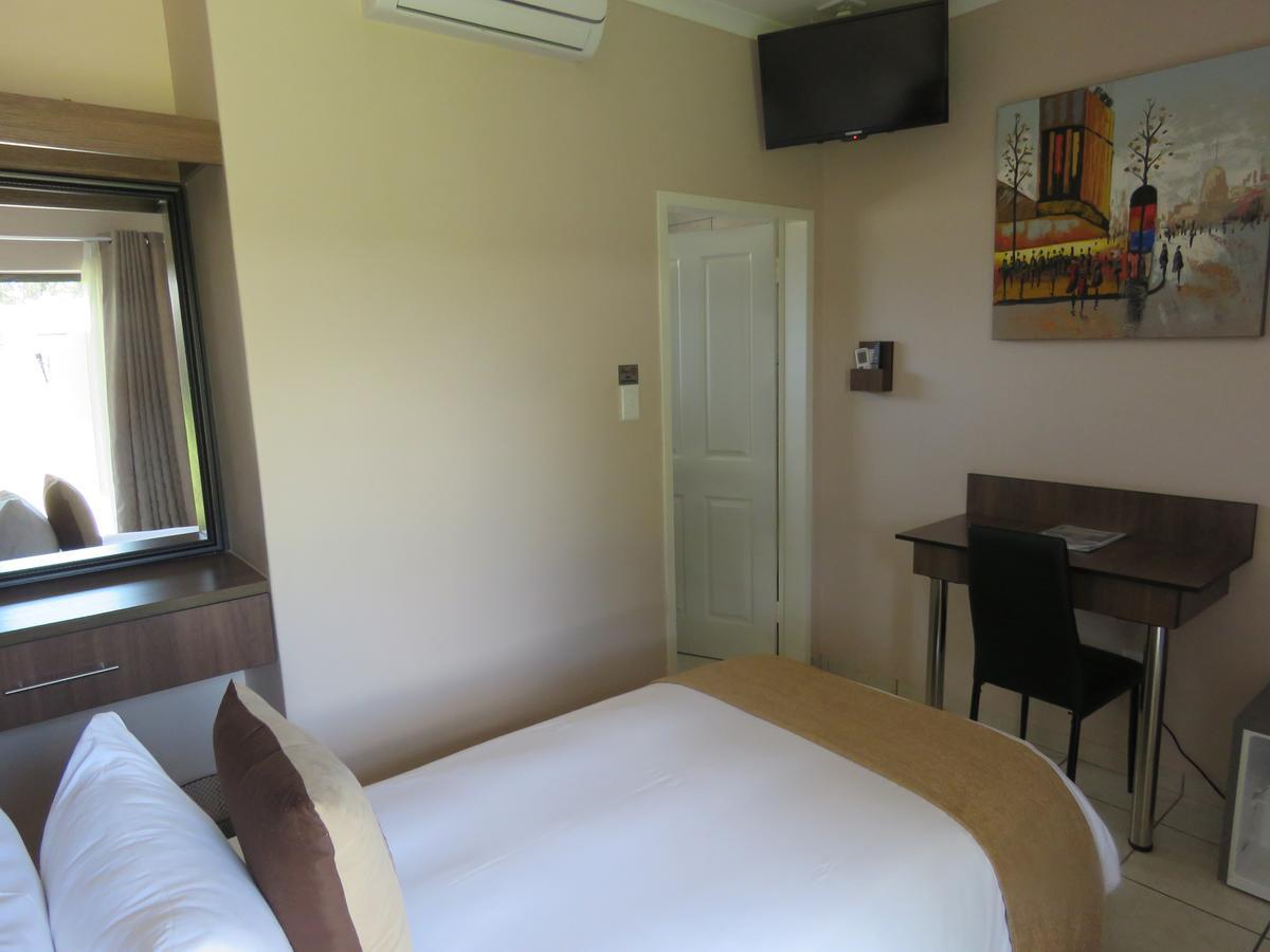 Andante Guesthouse Klerksdorp Εξωτερικό φωτογραφία