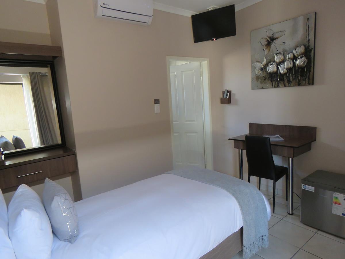 Andante Guesthouse Klerksdorp Εξωτερικό φωτογραφία